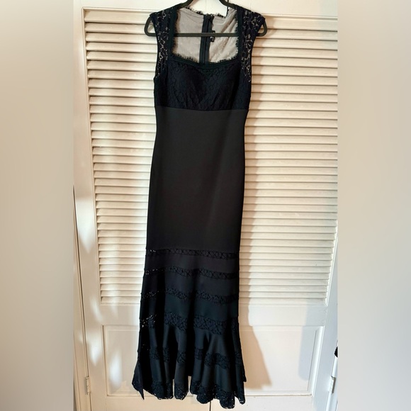 STUNNING MATTE JERSEY BLACK SQUARE NECK GOWN W/LACE INSERTS SZ 6 MINT CONDITION - Picture 1 of 9